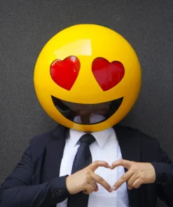 EMOJI with Heart Eyes – CABEZON
